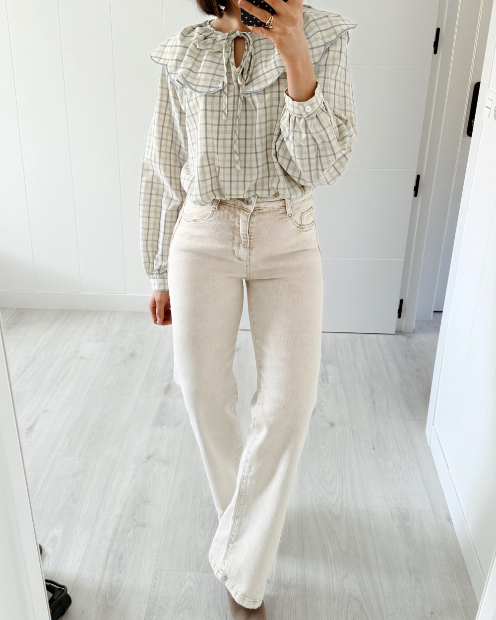 Pantalón flare beige