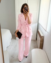 Traje rosa